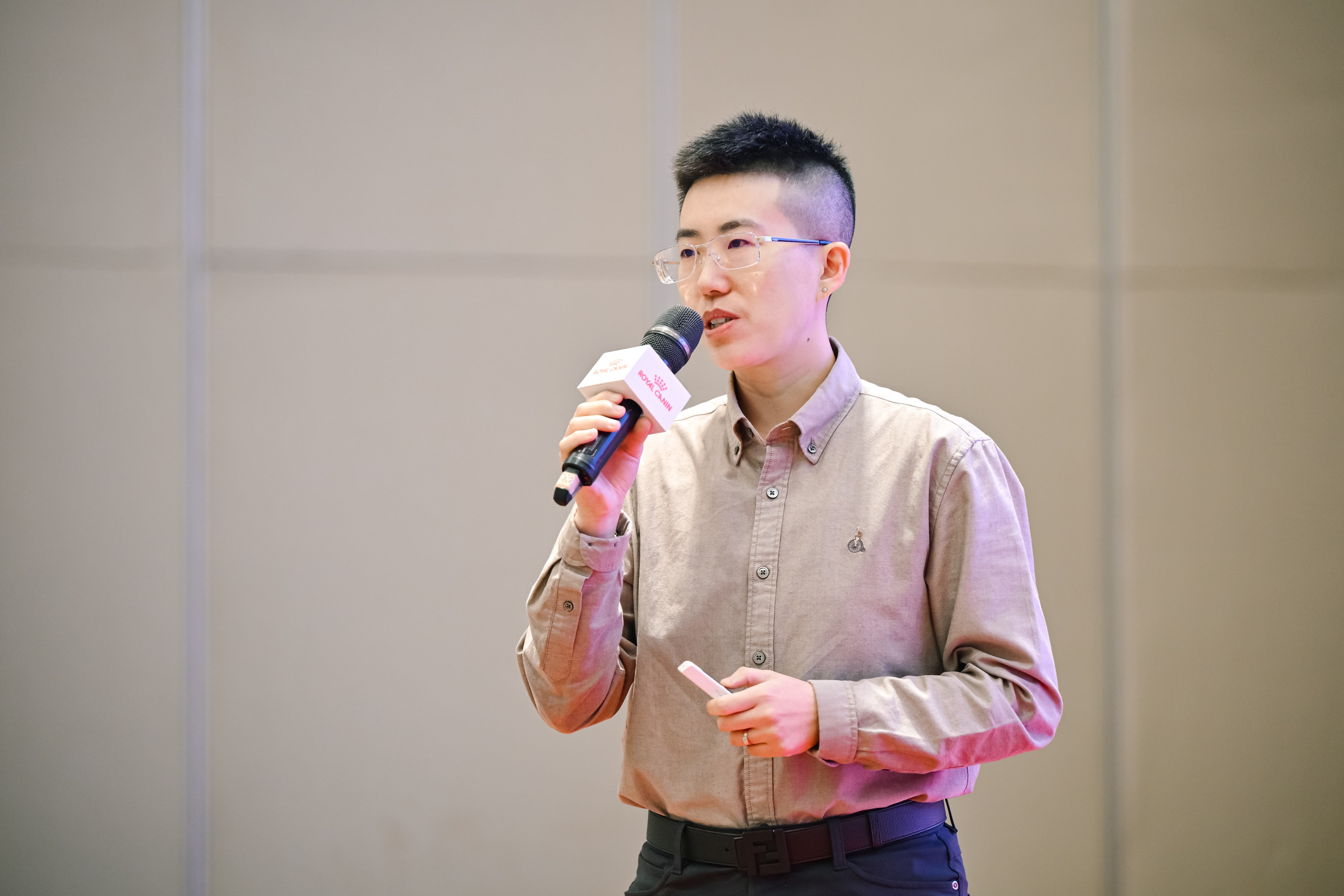 1781178251998391.jpg 5. 皇家宠物食品科技交流部负责人李婧发言.JPG