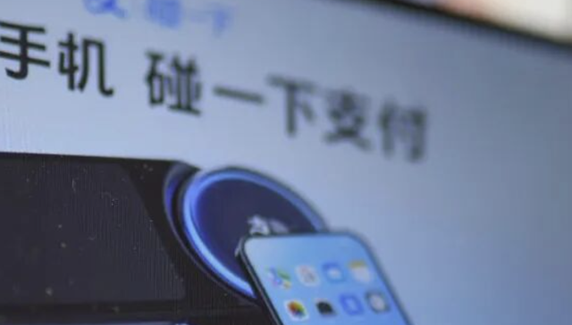 支付宝的AI算盘：入口可以输，支付不能丢