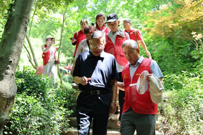 “踏山向愈,共赴新生”——第 16 届希福抗癌之星公益活动圆满收官