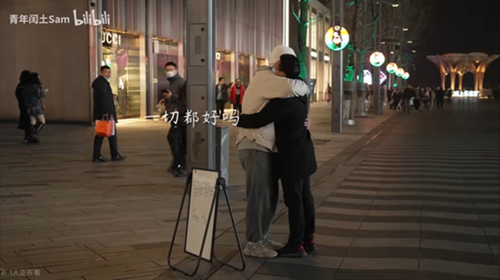 活在社交软件里的年轻人，在线下体验中寻找真实感