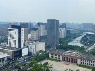 全国土拍市场回暖，建发“灯塔战略”高溢价杭州拿地