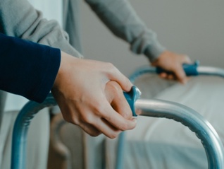 怎样成为养老服务师？两部门发布职业资格分级和报考条件