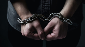 东鹏特饮创始人不喝自家饮料？深圳警方：男子借助AI编造散布谣言被刑拘