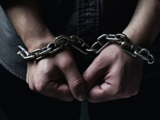 东鹏特饮创始人不喝自家饮料？深圳警方：男子借助AI编造散布谣言被刑拘