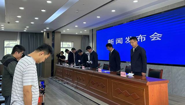 甘肃陇南山体滑坡;21名林场工人遇难;年龄最长者近6旬