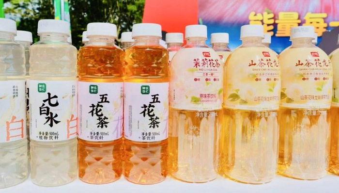 饮料小城无糖茶黑马;盼盼;卖面包