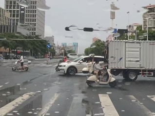 广州志愿者连夜购船驰援贵港