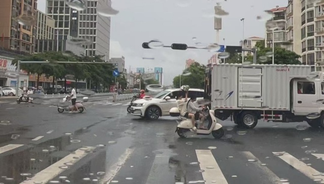 广州志愿者;连夜购船;驰援贵港