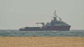 美军称对伊朗发动本周第三轮袭击，伊朗多地传出爆炸声