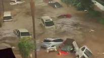河北承德宽城暴雨多辆汽车被冲走