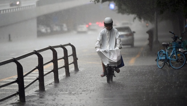 地方新闻精选 | 辽宁应对暴雨全省已转移17万余人 海南陵水通报14岁女生放学后失联