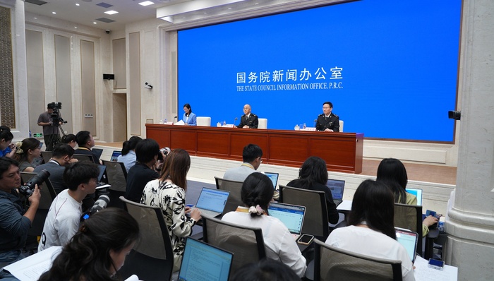 进口,上半年进口;历史同期;首次突破10万亿;海关总署;主动扩大进口