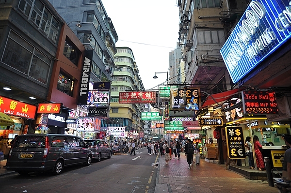 香港;铺王;邓成波;幼子;欠款1599万港元;逾期未还;面临破产