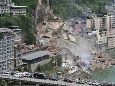重庆彭水县山体崩塌现场救援力量已超800人，仍存再次崩塌潜在风险