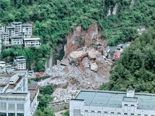彭水山体崩塌首位预警者侯开云：头天发现落石，次日上山见裂口