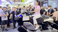 巨型机器狗亮相WAIC：整机重350kg，想成为新一代出行工具