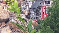 彭水山体崩塌伤者：逃离途中爱人走散，又折返将爱人徒手刨出