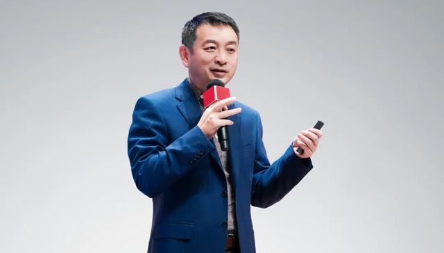 一大不能带三娃乘机；多孩家庭出行痛点