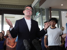 伯纳姆出任英国首相，民生新政备受关注