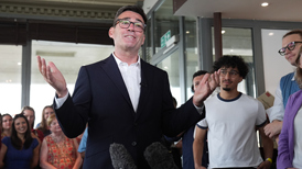 伯纳姆出任英国首相,民生新政备受关注