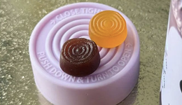卡戴珊大姐DTC品牌：首推一款能皮肤屏障修护的软糖？