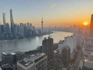 一线城市现“地王”潮，楼市稳定信号明显