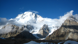 中国登山家王钟遗体被运至洛德峰营地,十人国际登山队全部遇难