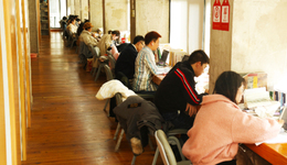 传智教育8连板：扭亏叠加AI叙事，资金疯炒股价踩严重异动红线