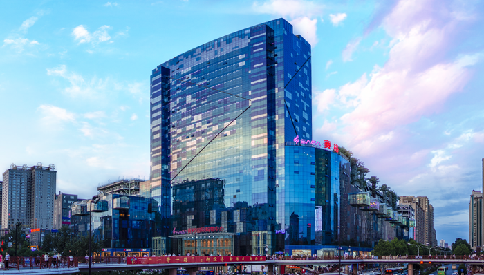 追踪;官方通报;赛格商场坠亡事件;千万元违约金;撤店行为;商户现状