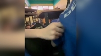 泰国枪击案中学生枪手先杀祖父母后至校园行凶，枪响时大批学生躲桌下哭泣