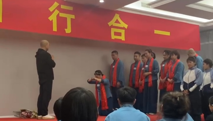 界面调查;如是书院;创始人家族式生意;其子其妹;国学教育