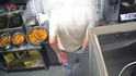 温州监管部门回应炸鸡店员工掏裤裆后接着夹餐