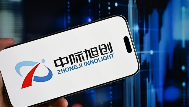 中际旭创砸17亿入股散热龙头，后者股价一字涨停