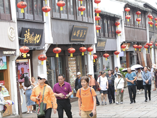 消费加速换轨，前7个月服务零售额同比增长5%