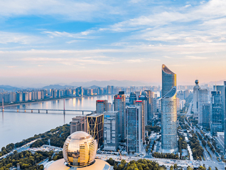 狂欢与坠落之后，杭州滨江区豪宅市场何去何从