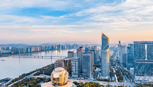 狂欢与坠落之后，杭州滨江区豪宅市场何去何从