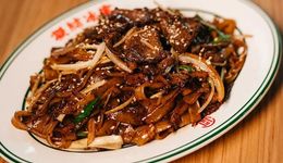 潮牌配猪扒饭，“凝结冰室”闯入茶餐厅赛道