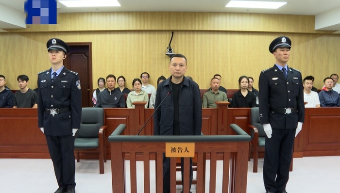 北京大学原副校长任羽中;一审被判8年;受贿3195万;主动投案构成自首