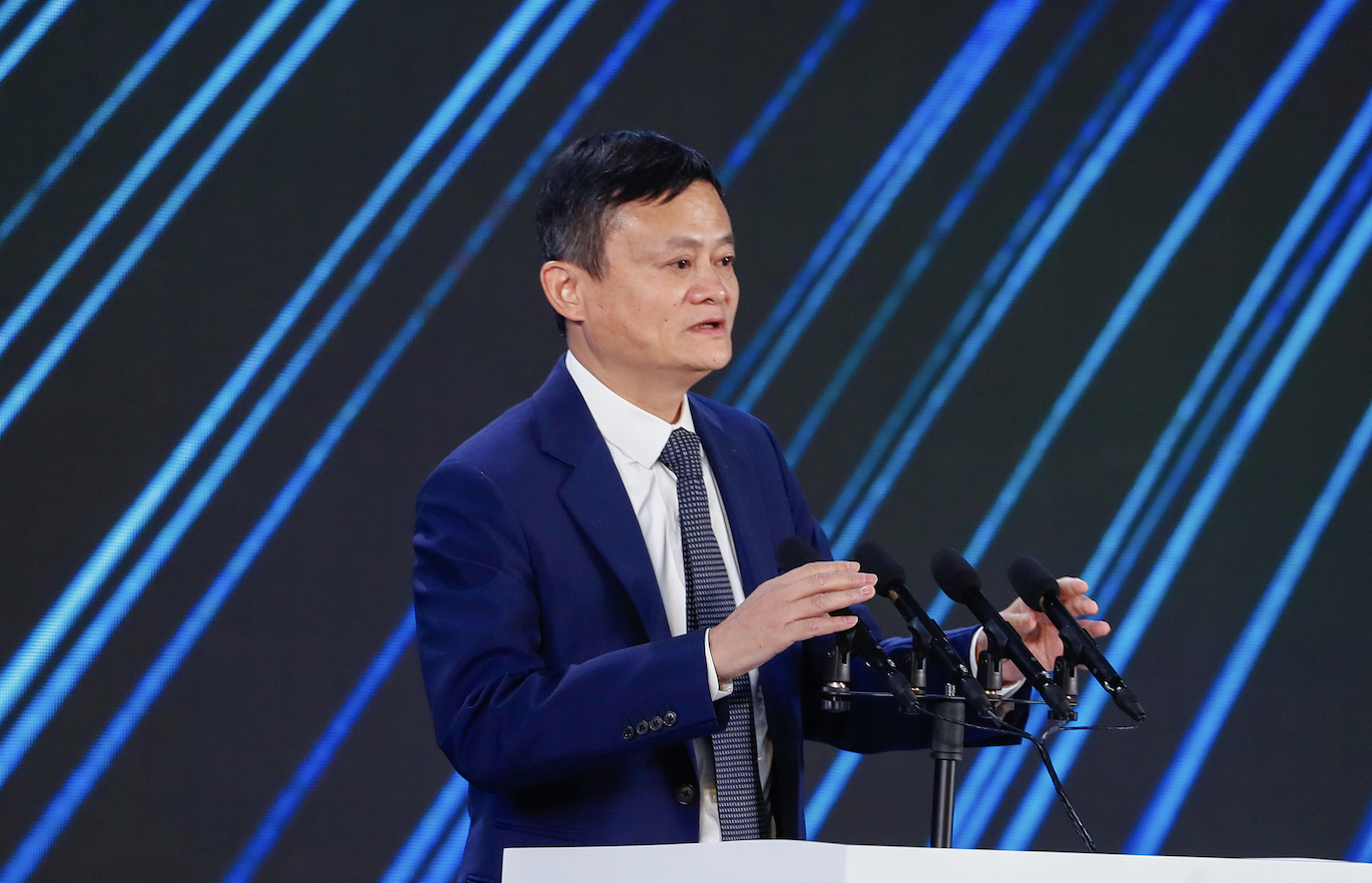 马云6亿增持阿里，800亿配售背后的AI算力账