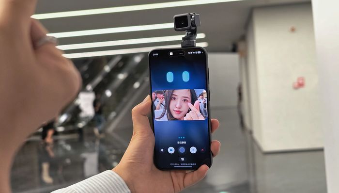 电厂｜调研：荣耀Robot Phone首销秒空后走访门店，荣耀如何让机器人手机照进现实