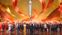 鲁迅文学奖之夜点亮上海，35部获奖作品齐聚盛典，“让文学照亮更为广大的世界”