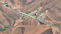 钢轨铺进大地褶皱，高铁穿行在千沟万壑间