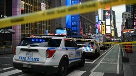 美国银行副总裁在纽约时代广场遭刺杀身亡,警方认为系随机袭击