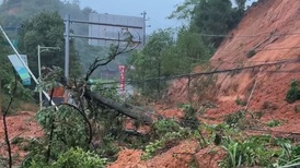 江西遂川县一村庄泥石流致11人失联，急需恢复通讯