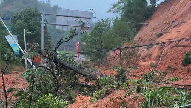 江西遂川县;村庄泥石流;11人失联;恢复通讯