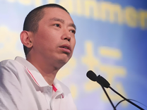 史玉柱卖在巨人网络千亿市值腰斩时