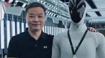 小鹏集团官宣人形机器人生产线启用，第一台机器人自己走下产线