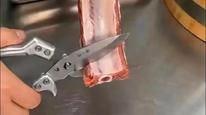 张小泉AI视频被疑虚假营销，剪刀丝滑剪开排骨、鸡腿等，经销店铺：为展示顺滑体验，但筒骨硬骨勿强行操作