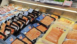 年消费18万吨，中国三文鱼消费冲上全球第二，日料店却不是主力