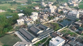 广东“坟爷”违建家族祠堂烂尾10余年未被拆除 官方:已立案